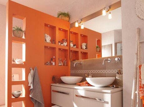 photo d'une cloison dans une salle de bains
