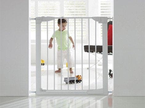 Installer une barrière de sécurité enfant sans percer les murs