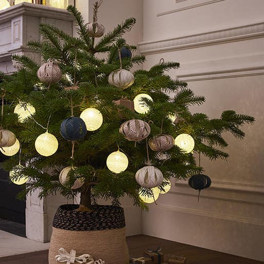 photo d'un sapin de noël avec des fabrication DIY