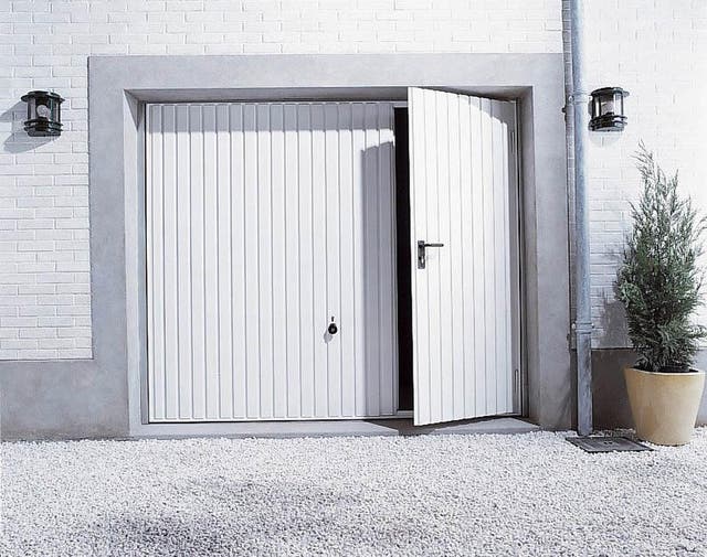 porte-de-garage-manuelle-debordante