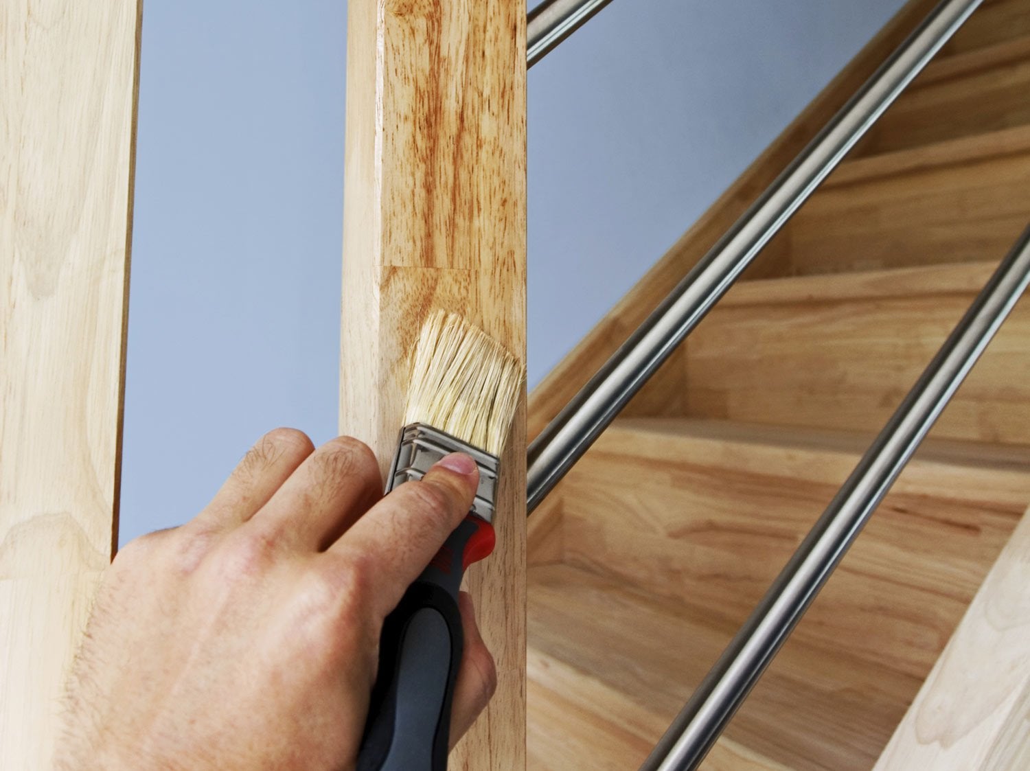 Comment peindre un escalier en bois - astuce facile