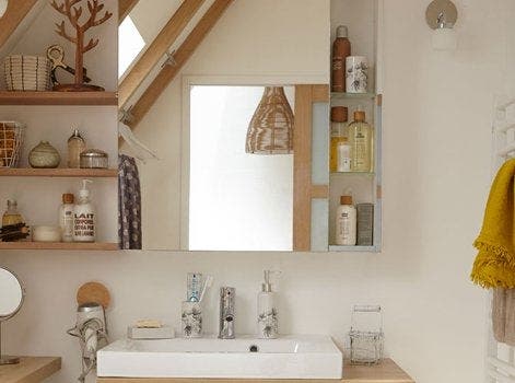 photo d'une armoire de toilettes
