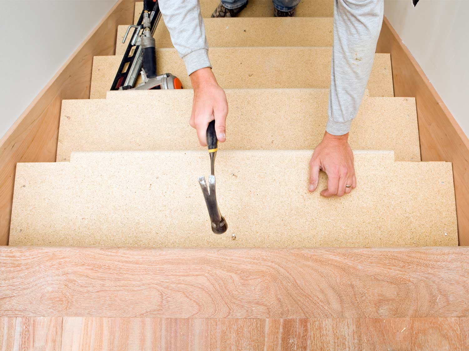 Comment réparer un escalier qui grince ? | Leroy Merlin