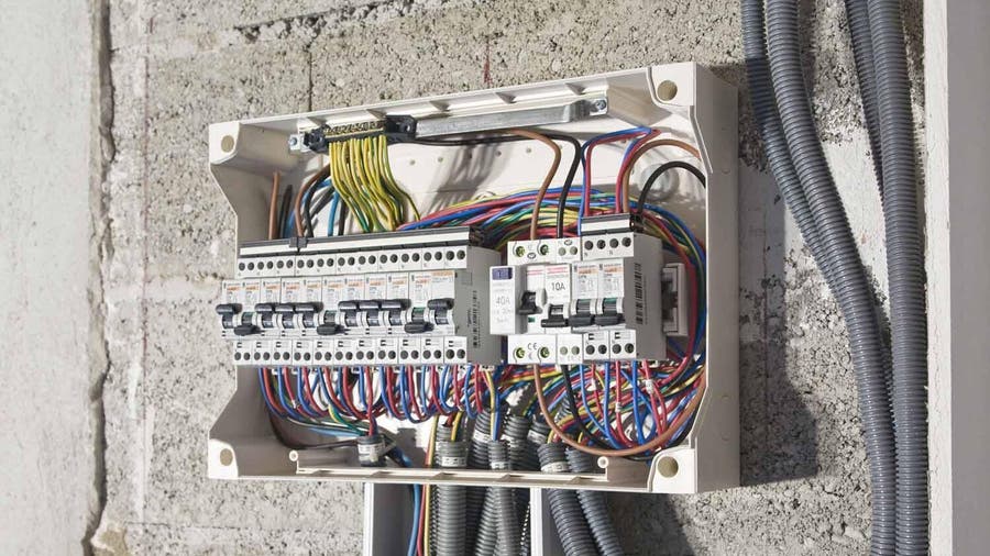 Comment installer ou remplacer un disjoncteur électrique Boulogne