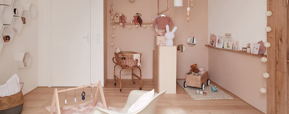 Une chambre d'enfant en jaune et rose - Joli Place