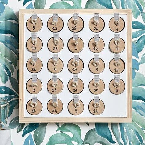 photo d'une création d'un calendrier de l'avent en bois