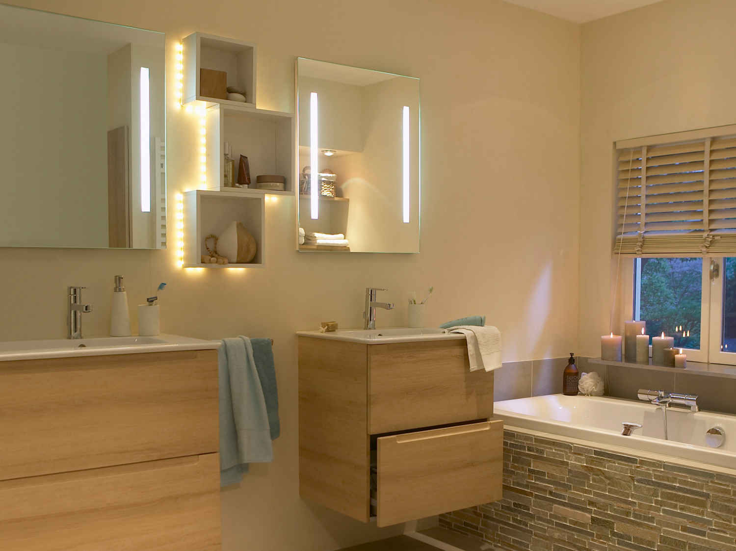 Éclairage LED de salle de bain – Luminaires intérieurs pour pièce d'eau