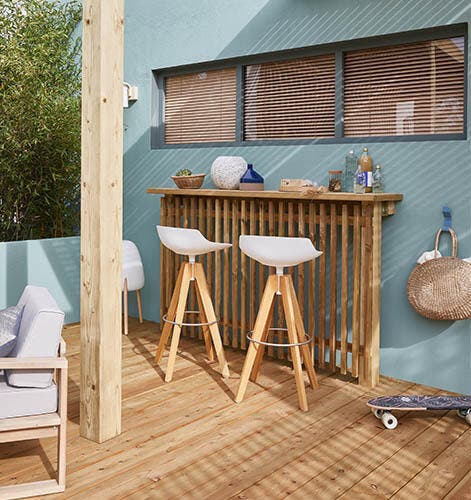 cour aménagement bar bois diy