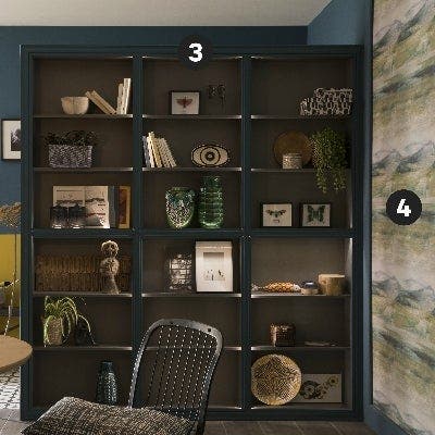 Une cloison de rangement dans l'entrée