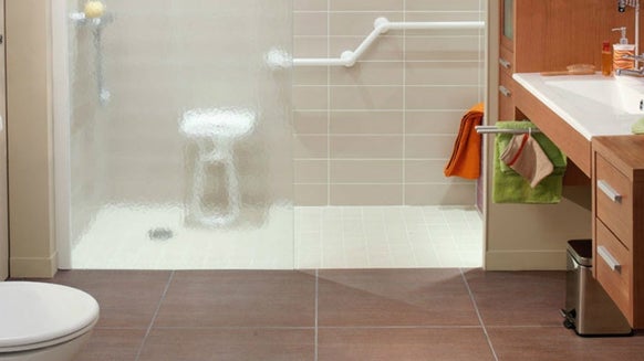 Remplacer une baignoire par une douche à l'italienne : contraintes et  obstacles