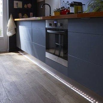 L'éclairage sous les meubles de cuisine : entre style et fonctionnalité