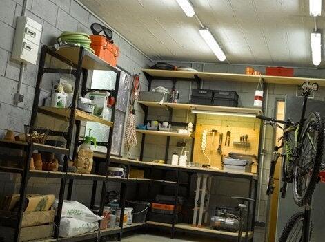 Les accessoires indispensables pour l'aménagement d'un garage - L'Atelier  par Brico Privé