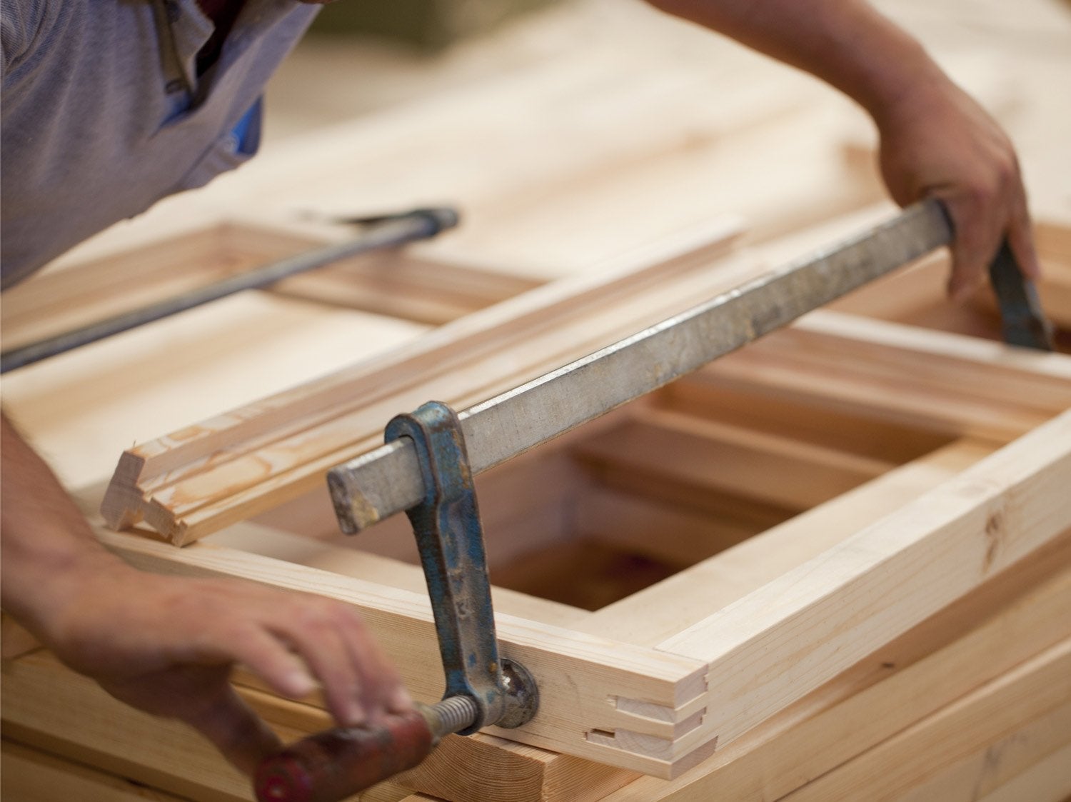Comment réparer, assembler, combler, renforcer et reconstituer du bois ? 