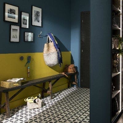Une cloison de rangement dans l'entrée