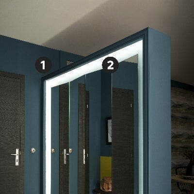 Une cloison de rangement dans l'entrée