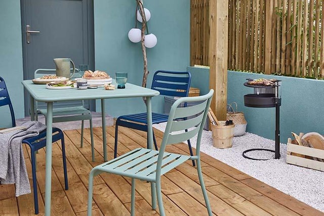 cour déco bois bleu vert