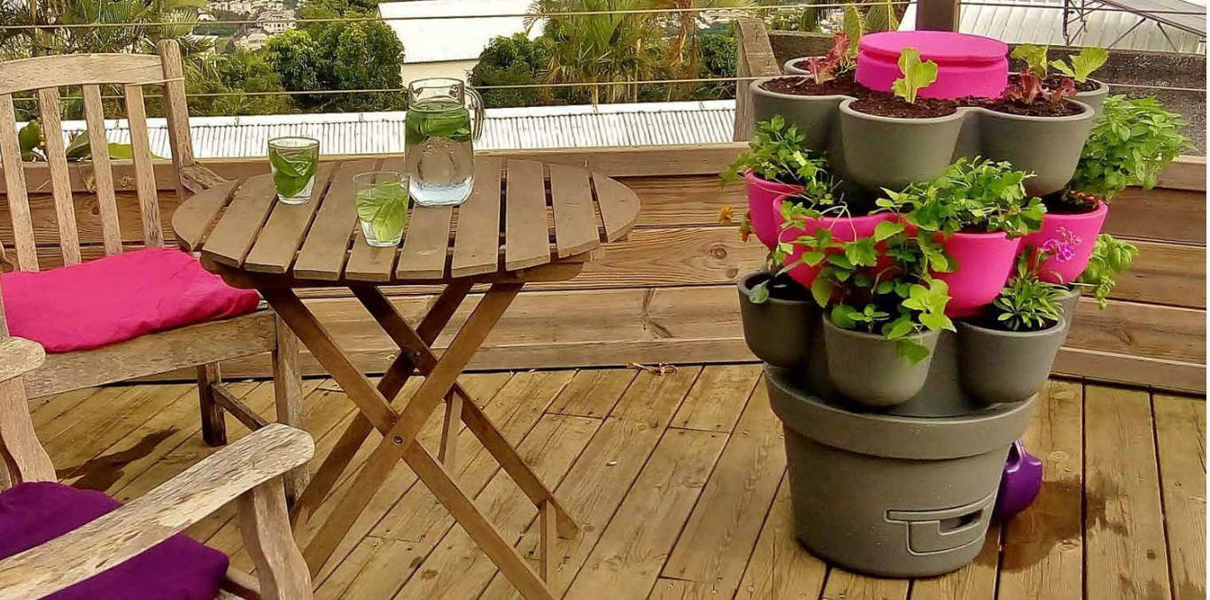 Ce compost de balcon sert aussi de jardinière !