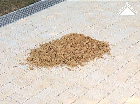 Comment faire une terrasse ou une allée en pavés ? | Leroy Merlin