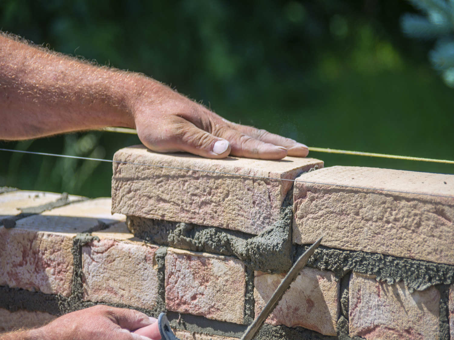 Comment monter un mur en brique ?