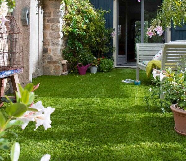 jardim com relva artificial