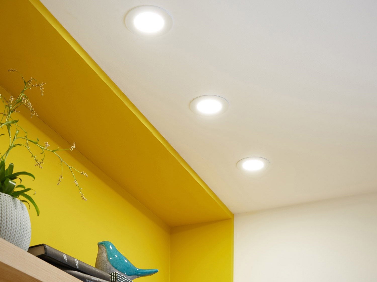 Comment installer des spots LED encastrables au plafond ?