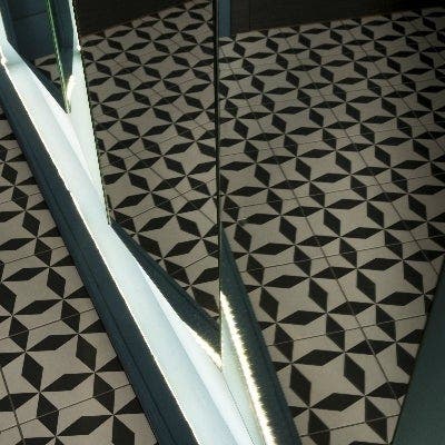 Une cloison de rangement dans l'entrée