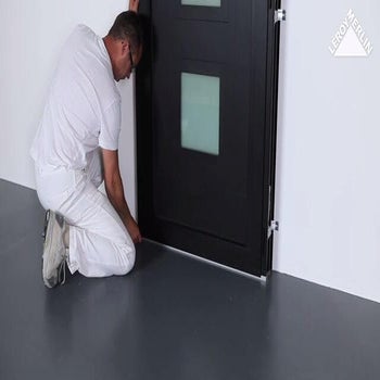 Photo de la pose du bloc-porte