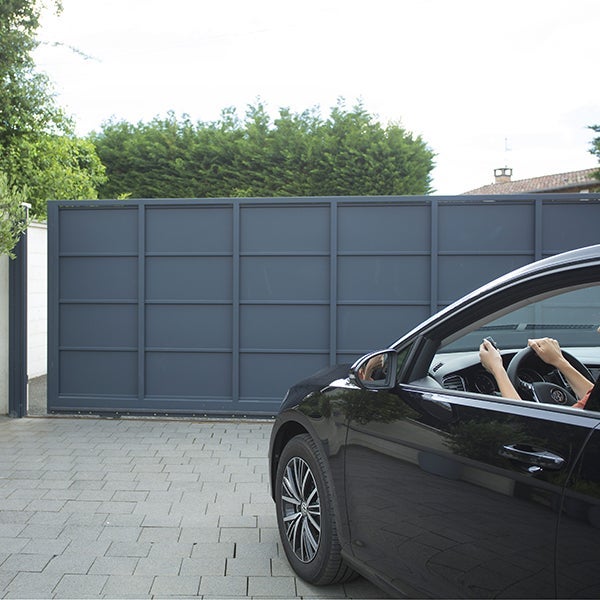 Du confort dès l’entrée de la maison - Somfy Slidymoove 300 - 1