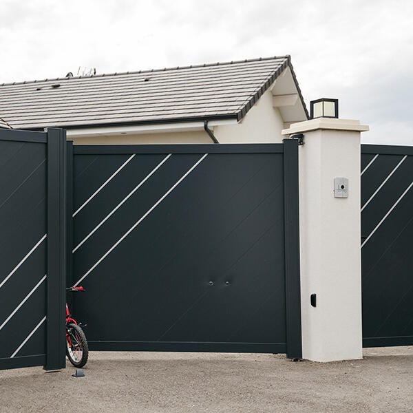 Restez serein en toute circonstance avec le pack Exavia SOMFY chez Leroy Merlin