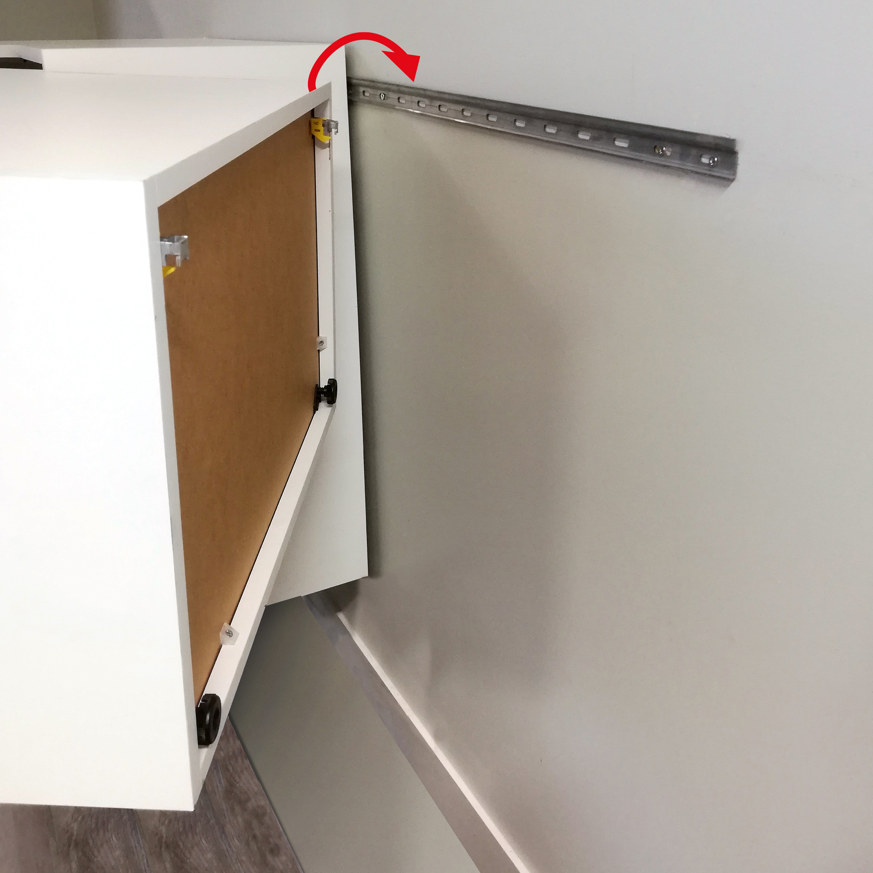 Riel de suspensión para colgar los muebles altos Delinia iD