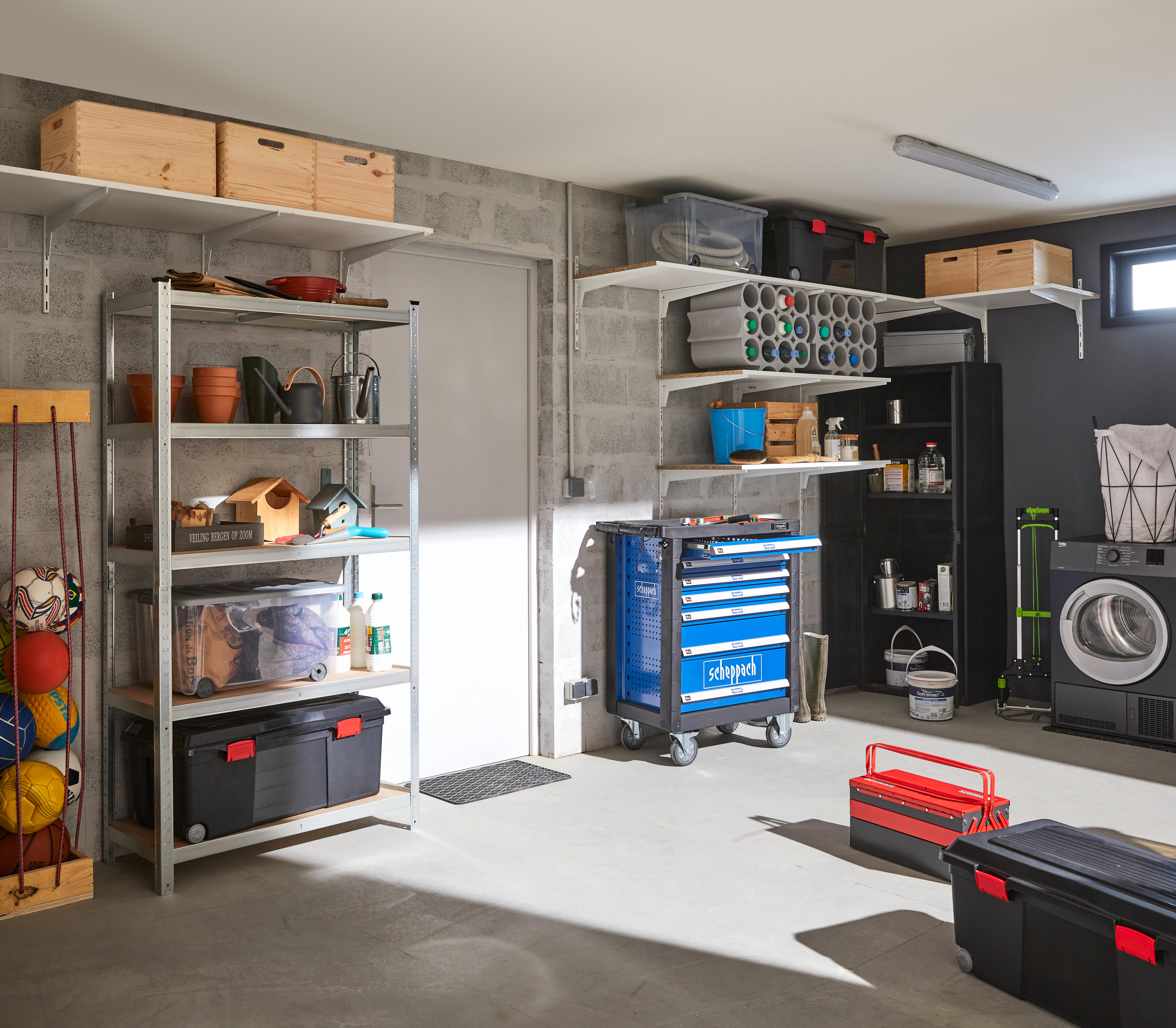 Combiner les rangements du garage pour optimiser l'espace