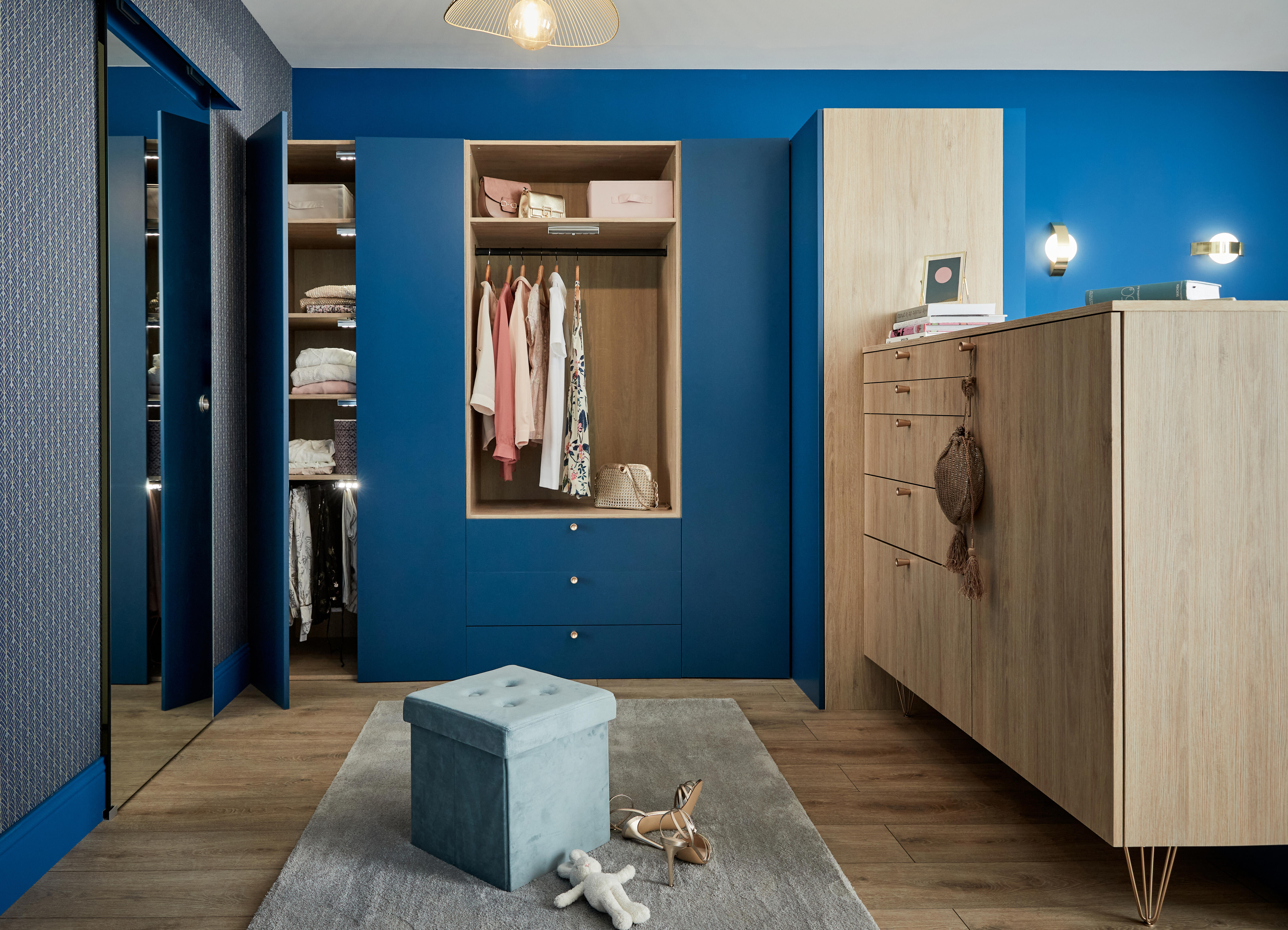 Dressing d'angle dans une chambre Leroy Merlin