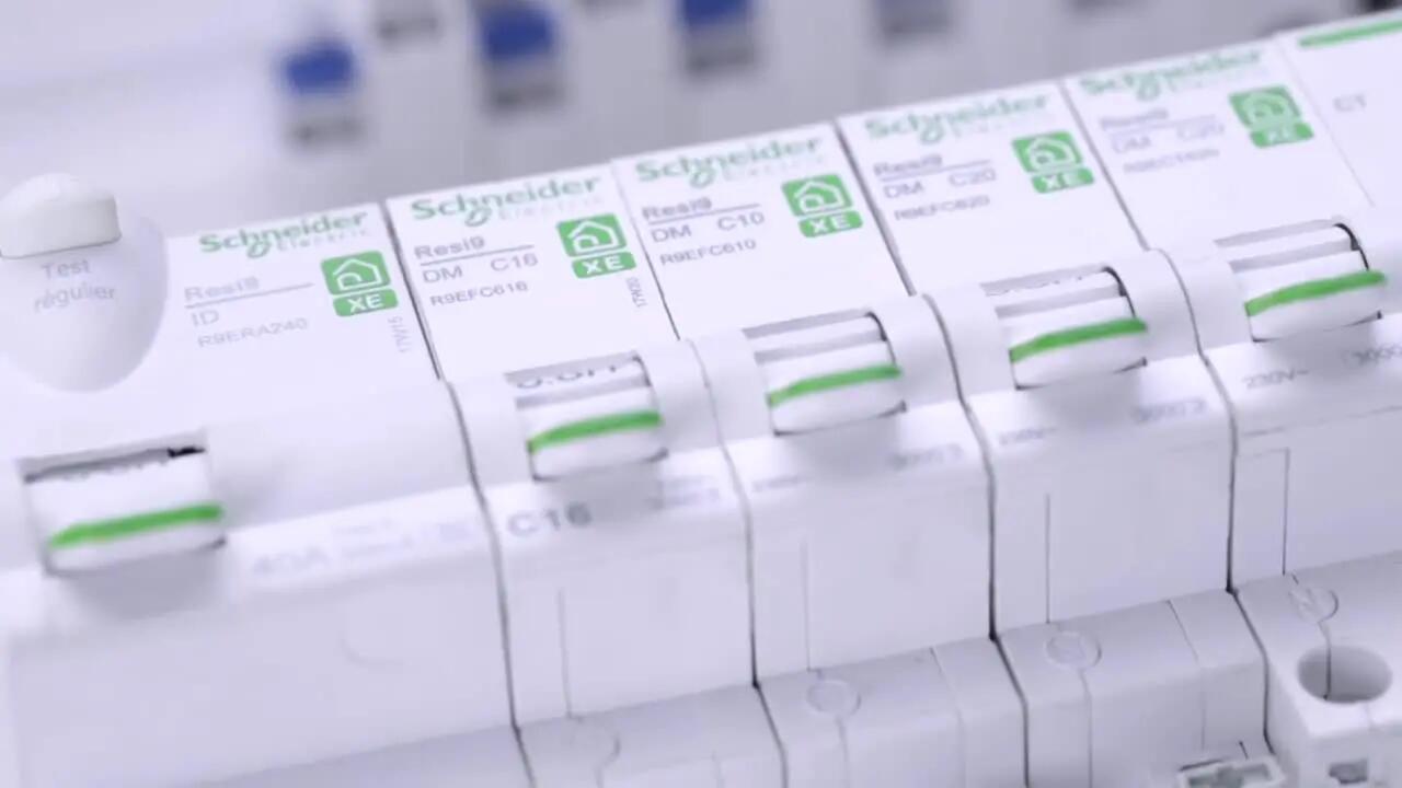 Disjoncteur modulaire 2A courbe C Resi9 XE, SCHNEIDER ELECTRIC - 9