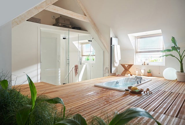 photo d'une salle de bains moderne sous les combles
