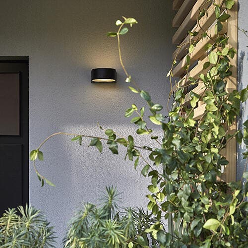 photo d'une applique extérieure sur un balcon pour recevoir industriel