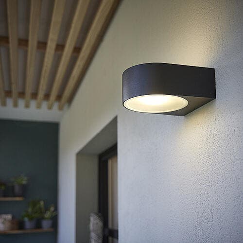 photo d'une applique extérieur sur un balcon pour recevoir industriel
