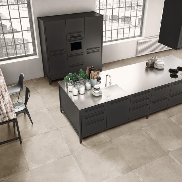 Piastrella da pavimento e rivestimento interno in gres porcellanato 81 x 81 cm rettificato beige opaco Station R10 traffico intenso (pei 4/5) Sp. 9.5 mm 1.97 mq