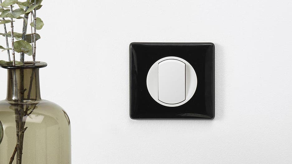 Design et caractère avec l'interrupteur noir et blanc