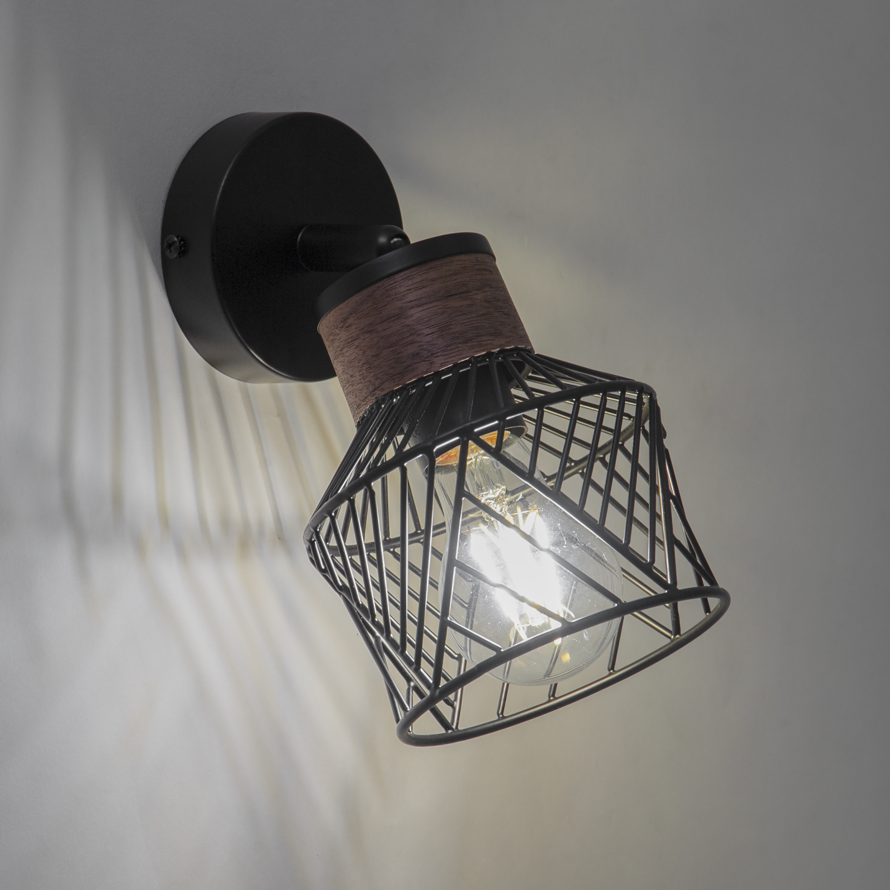 Reflektorek Kanel czarny z drewnem E27 Inspire - 10