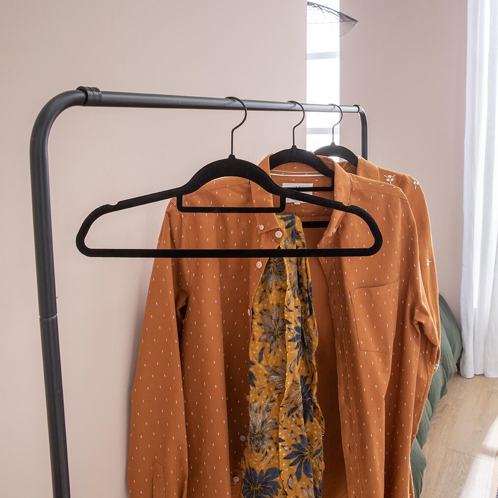 Pack 4 cabides veludo preto 45x23x2.4cm SPACEO - 23