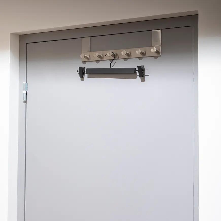 Cabide de madeira SPACEO PRETO - 2