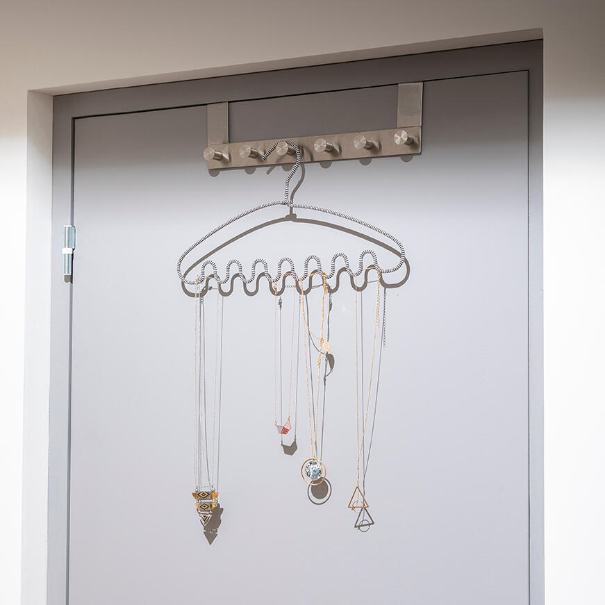 Cintre ondulé à bijoux métal noir, H.21.5 x l.41 x P.0.5 cm - 2