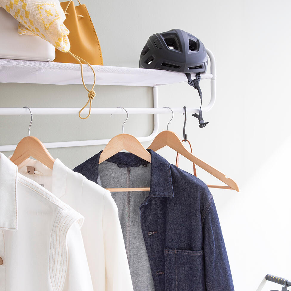 Lot de 8 cintres bois et acier, H.23 x l.44.5 x P.9.6 cm - 10