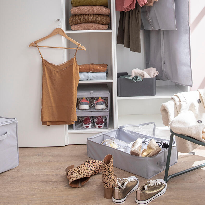 Lot de 8 cintres bois et acier, H.23 x l.44.5 x P.9.6 cm - 2