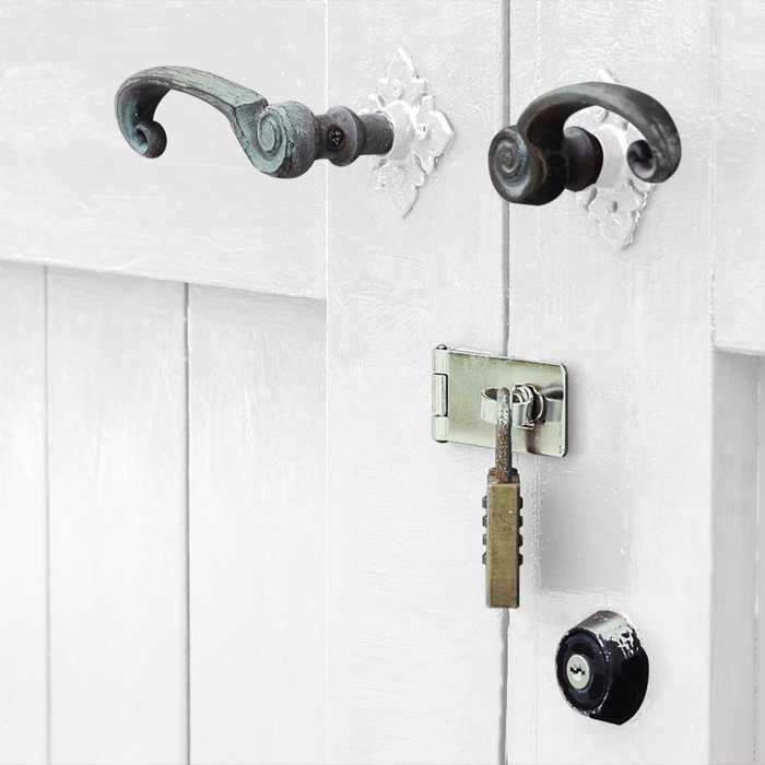 Peignez votre support bois en BLANC ou laissez libre court à créativité ! Ce produit est également teintable en machine à teinter dans  les 1 170 teintes du nuancier CHROMATIC®. Rendez-vous dans votre Leroy Melin le plus proche pour avoir votre couleur personnalisée.