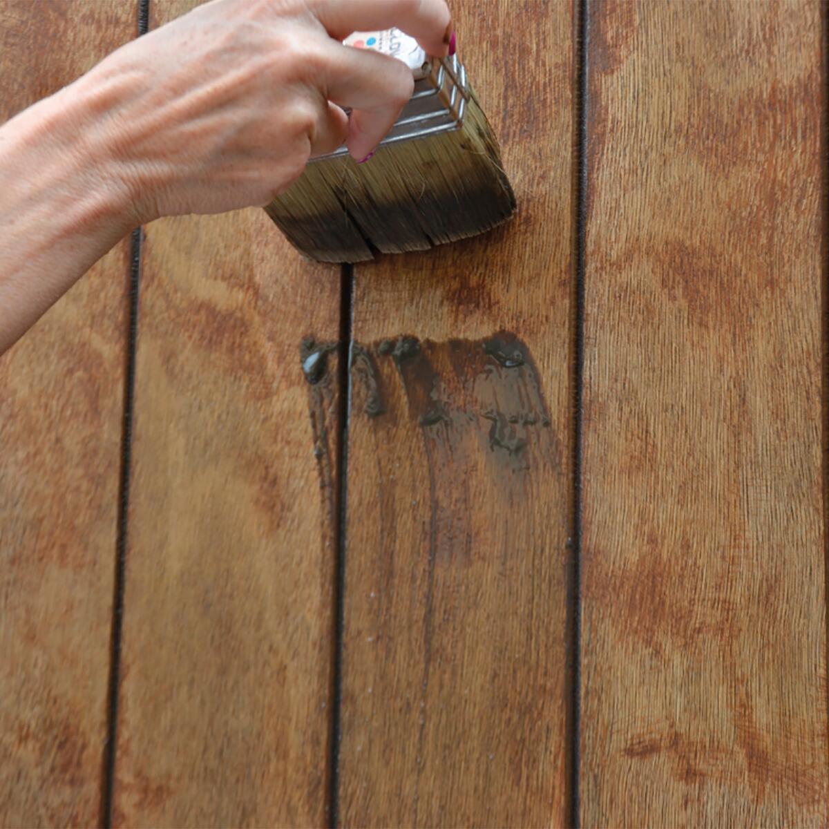 Impregnante per legno da esterno a base acqua V33 Acqua-Gel noce medio satinato 2.5 lt, 6 anni di protezione. - 4