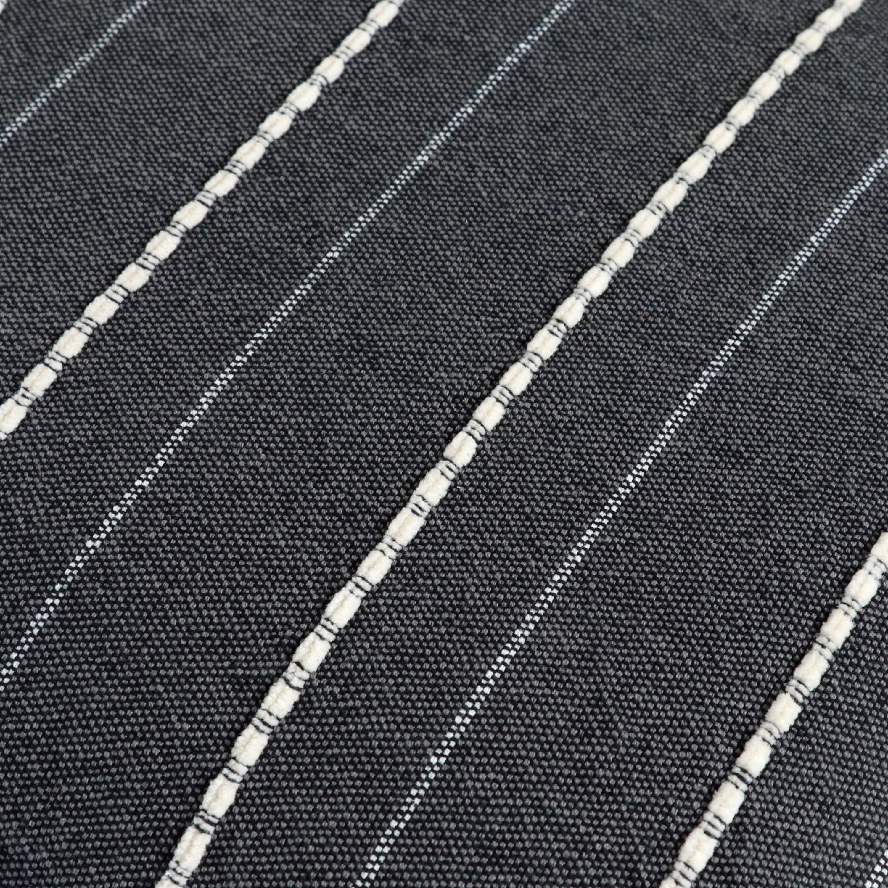 Poduszka Amadou czarna 45 x 45 cm Inspire - 9