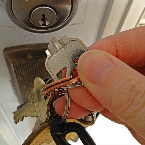 Comment enlever une clé cassée dans une serrure