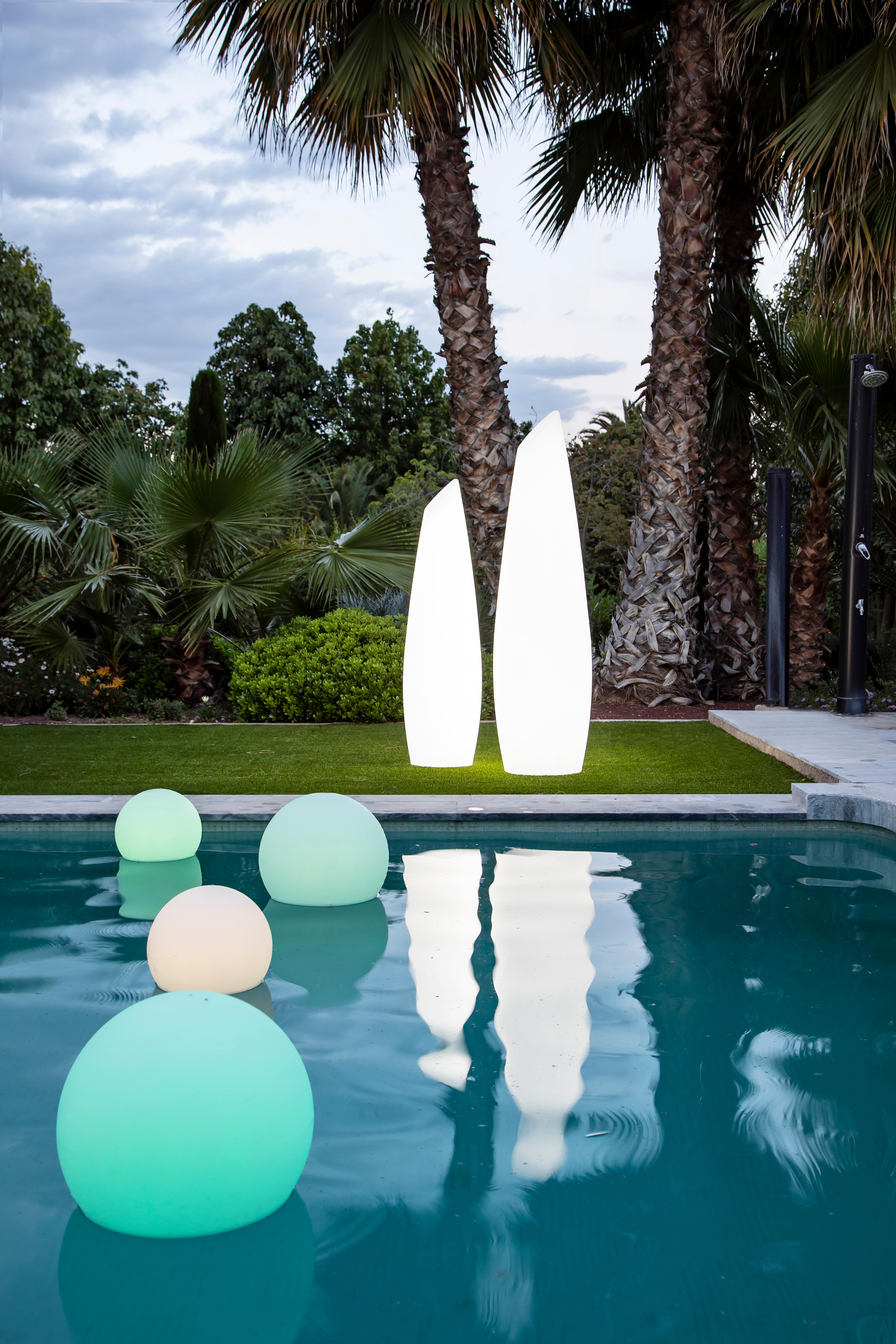 Boule flottante piscine solaire changement couleurs Buly Diam. 20 cm NEWGARDEN - 4