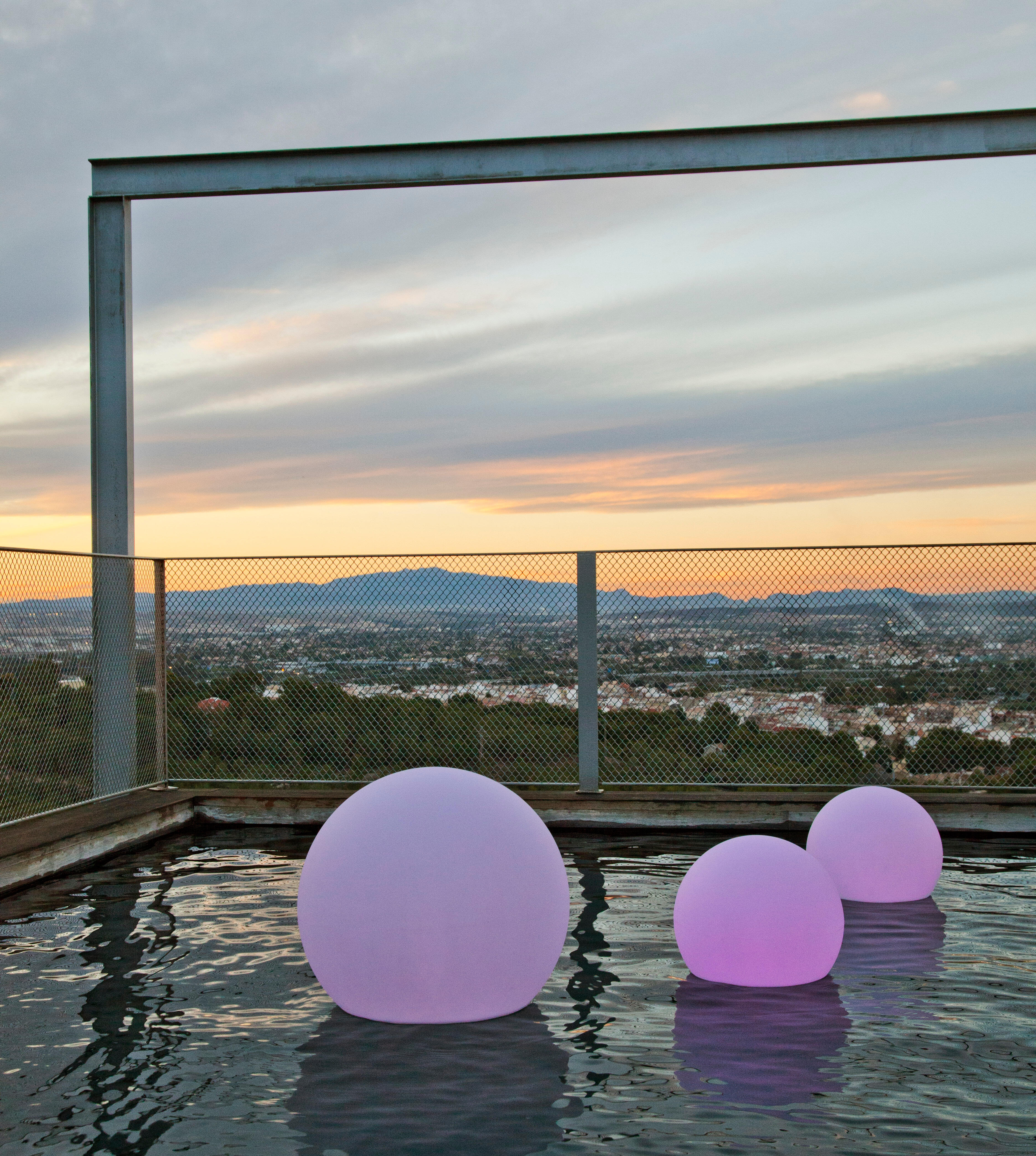 Boule flottante piscine solaire changement couleurs Buly Diam. 20 cm NEWGARDEN - 3